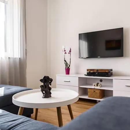 Maria Marta Apartment Mirce